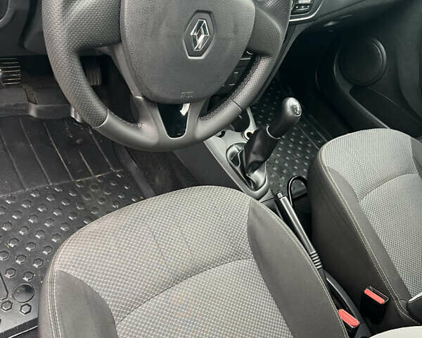 Білий Рено Логан, об'ємом двигуна 1.15 л та пробігом 153 тис. км за 5000 $, фото 12 на Automoto.ua