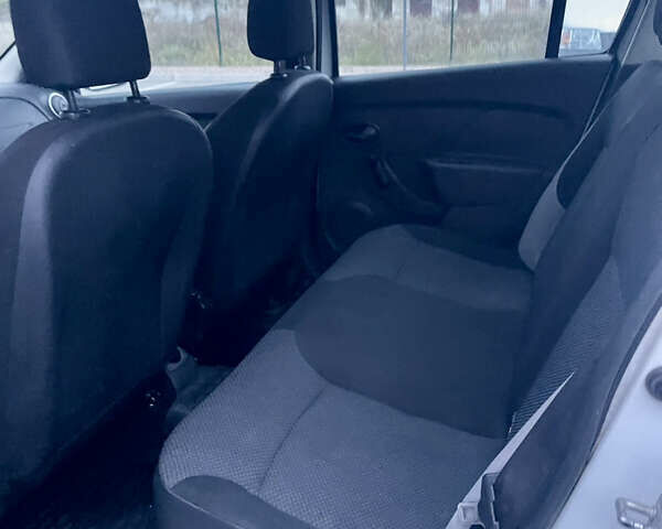 Белый Рено Логан, объемом двигателя 1.15 л и пробегом 166 тыс. км за 5799 $, фото 19 на Automoto.ua