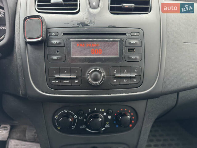 Белый Рено Логан, объемом двигателя 1.15 л и пробегом 180 тыс. км за 3500 $, фото 8 на Automoto.ua