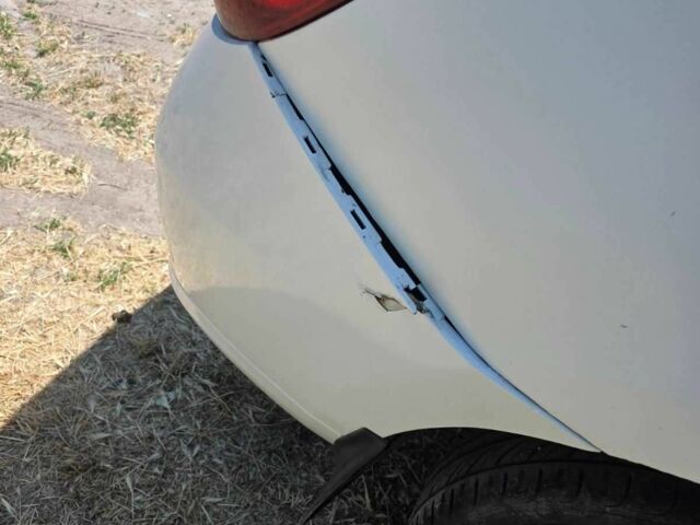 Білий Рено Логан, об'ємом двигуна 1.2 л та пробігом 135 тис. км за 4500 $, фото 1 на Automoto.ua