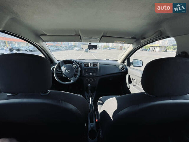 Білий Рено Логан, об'ємом двигуна 1.15 л та пробігом 153 тис. км за 5900 $, фото 24 на Automoto.ua