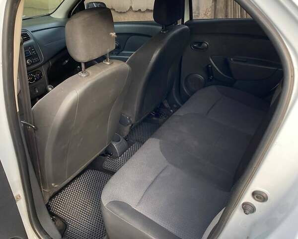 Білий Рено Логан, об'ємом двигуна 1.15 л та пробігом 178 тис. км за 4500 $, фото 6 на Automoto.ua