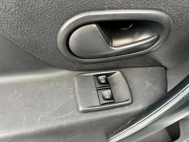 Білий Рено Логан, об'ємом двигуна 1.2 л та пробігом 170 тис. км за 5890 $, фото 15 на Automoto.ua