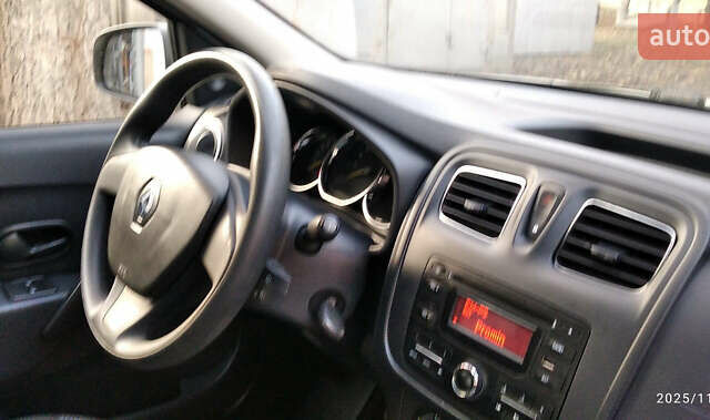 Белый Рено Логан, объемом двигателя 1.2 л и пробегом 180 тыс. км за 4750 $, фото 5 на Automoto.ua