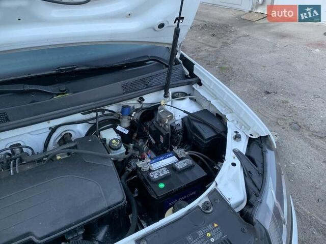 Білий Рено Логан, об'ємом двигуна 1.15 л та пробігом 178 тис. км за 4550 $, фото 29 на Automoto.ua