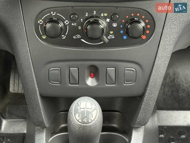 Белый Рено Логан, объемом двигателя 1.15 л и пробегом 148 тыс. км за 4800 $, фото 54 на Automoto.ua