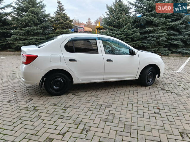 Белый Рено Логан, объемом двигателя 1.15 л и пробегом 381 тыс. км за 4200 $, фото 5 на Automoto.ua