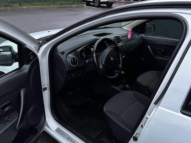 Белый Рено Логан, объемом двигателя 1.2 л и пробегом 247 тыс. км за 4200 $, фото 6 на Automoto.ua