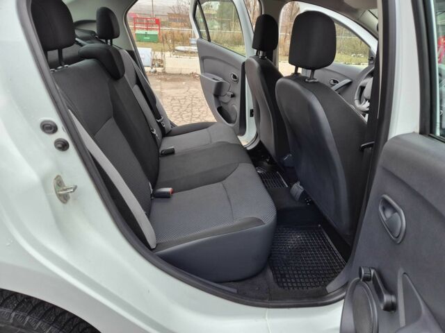 Белый Рено Логан, объемом двигателя 1.1 л и пробегом 114 тыс. км за 6500 $, фото 21 на Automoto.ua