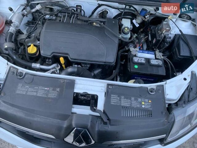 Білий Рено Логан, об'ємом двигуна 1.15 л та пробігом 178 тис. км за 4550 $, фото 30 на Automoto.ua