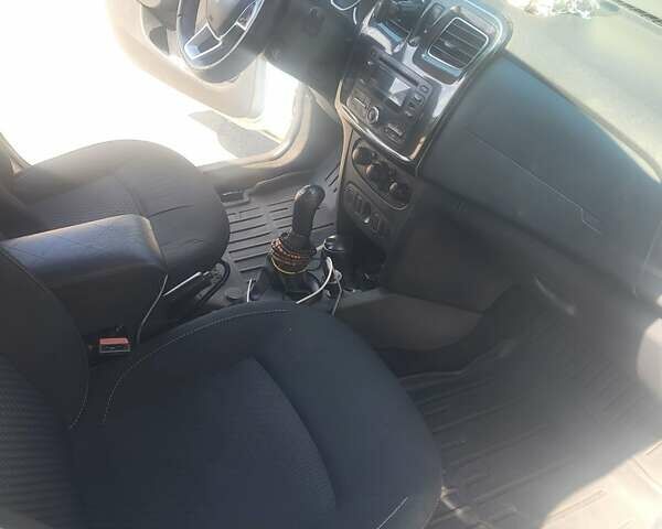 Білий Рено Логан, об'ємом двигуна 1.15 л та пробігом 295 тис. км за 5800 $, фото 10 на Automoto.ua