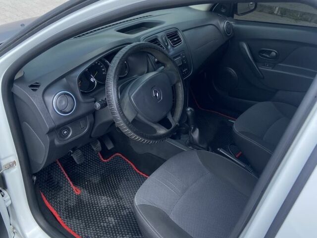 Білий Рено Логан, об'ємом двигуна 1.1 л та пробігом 200 тис. км за 3300 $, фото 2 на Automoto.ua
