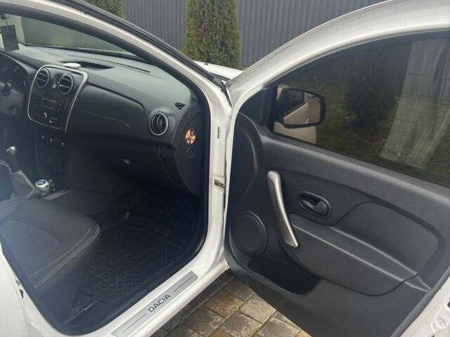 Белый Рено Логан, объемом двигателя 1.5 л и пробегом 282 тыс. км за 6500 $, фото 4 на Automoto.ua