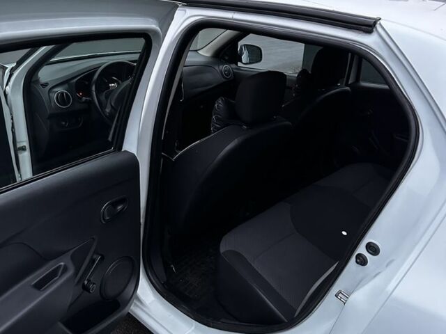 Белый Рено Логан, объемом двигателя 1.2 л и пробегом 247 тыс. км за 4200 $, фото 7 на Automoto.ua