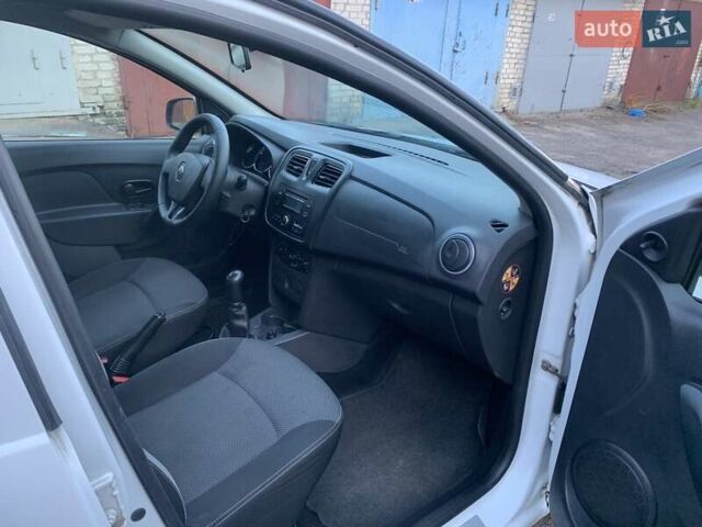 Білий Рено Логан, об'ємом двигуна 1.15 л та пробігом 178 тис. км за 4550 $, фото 19 на Automoto.ua