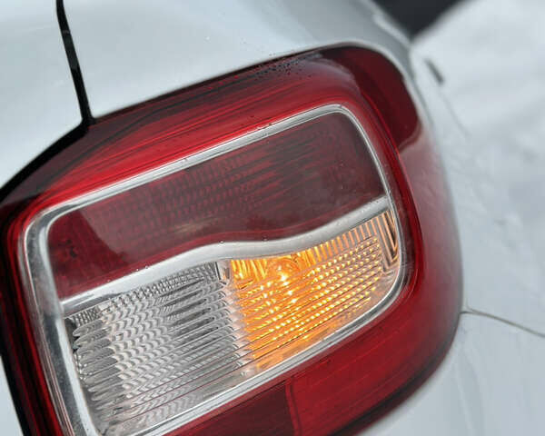 Белый Рено Логан, объемом двигателя 1.15 л и пробегом 231 тыс. км за 4700 $, фото 24 на Automoto.ua