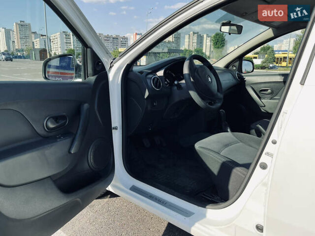 Білий Рено Логан, об'ємом двигуна 1.15 л та пробігом 153 тис. км за 5900 $, фото 18 на Automoto.ua
