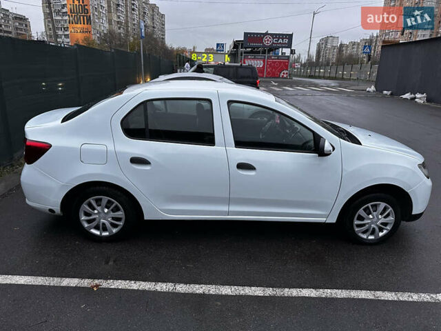Белый Рено Логан, объемом двигателя 1.2 л и пробегом 247 тыс. км за 4200 $, фото 3 на Automoto.ua