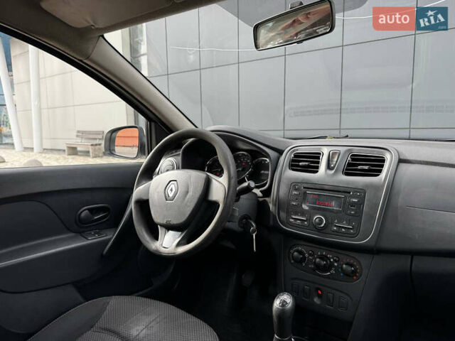 Рено Логан 2016 в Киеве на Automoto.ua Белый Рено Логан, объемом двигателя 1.2 л и пробегом 170 тыс. км за 3600 $, фото 12 на Automoto.ua