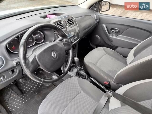 Белый Рено Логан, объемом двигателя 1.15 л и пробегом 247 тыс. км за 3999 $, фото 4 на Automoto.ua