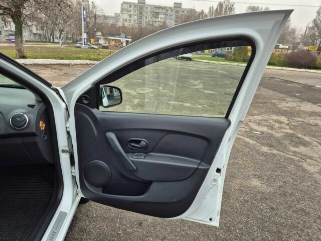 Белый Рено Логан, объемом двигателя 1.1 л и пробегом 114 тыс. км за 6500 $, фото 20 на Automoto.ua