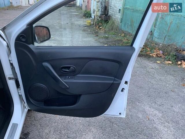 Білий Рено Логан, об'ємом двигуна 1.15 л та пробігом 178 тис. км за 4550 $, фото 15 на Automoto.ua