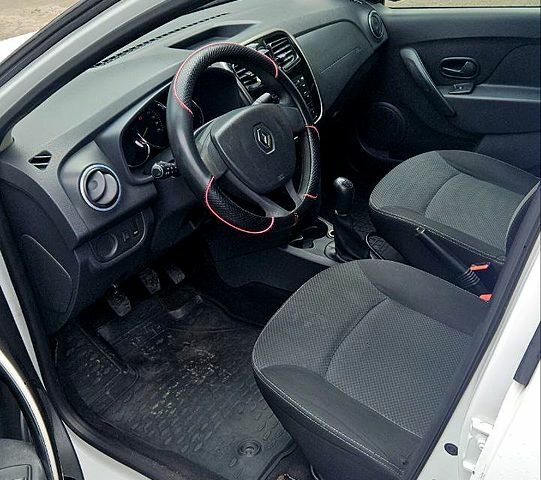 Білий Рено Логан, об'ємом двигуна 1.5 л та пробігом 241 тис. км за 5800 $, фото 2 на Automoto.ua