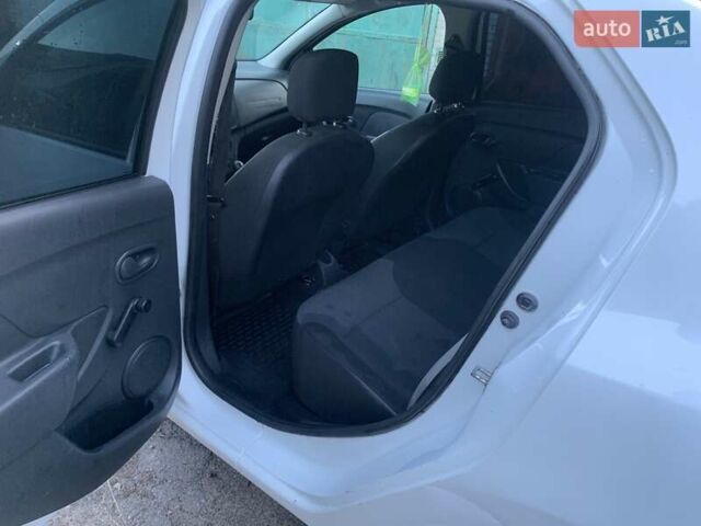 Белый Рено Логан, объемом двигателя 1.15 л и пробегом 178 тыс. км за 4450 $, фото 13 на Automoto.ua