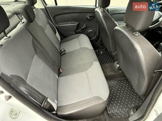 Белый Рено Логан, объемом двигателя 1.15 л и пробегом 148 тыс. км за 4800 $, фото 42 на Automoto.ua