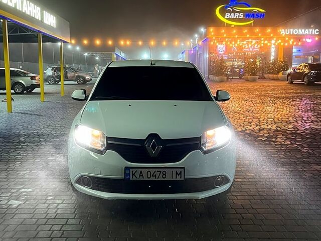 Белый Рено Логан, объемом двигателя 1.1 л и пробегом 24700 тыс. км за 5700 $, фото 1 на Automoto.ua