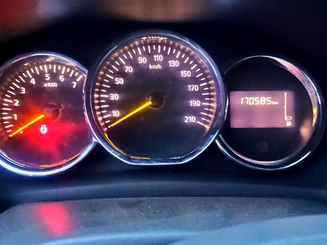 Белый Рено Логан, объемом двигателя 1.1 л и пробегом 171 тыс. км за 4200 $, фото 4 на Automoto.ua