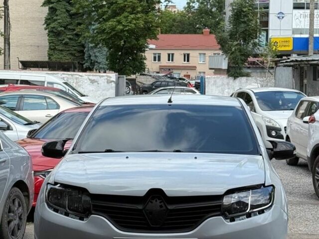 Білий Рено Логан, об'ємом двигуна 1.1 л та пробігом 200 тис. км за 3300 $, фото 4 на Automoto.ua