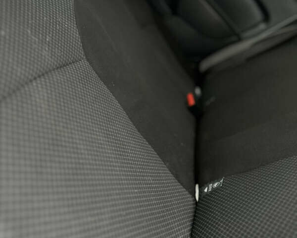 Білий Рено Логан, об'ємом двигуна 1.15 л та пробігом 232 тис. км за 4950 $, фото 24 на Automoto.ua