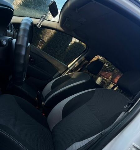 Белый Рено Логан, объемом двигателя 1.15 л и пробегом 233 тыс. км за 4450 $, фото 46 на Automoto.ua