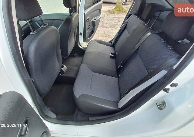 Белый Рено Логан, объемом двигателя 1.15 л и пробегом 134 тыс. км за 5200 $, фото 10 на Automoto.ua