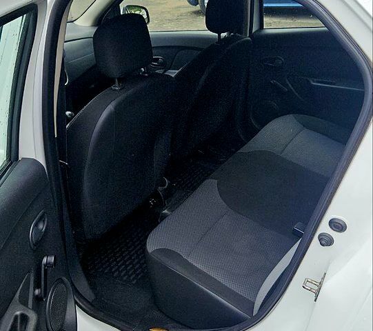 Білий Рено Логан, об'ємом двигуна 1.5 л та пробігом 241 тис. км за 5800 $, фото 4 на Automoto.ua