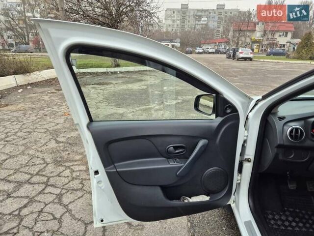 Белый Рено Логан, объемом двигателя 1.15 л и пробегом 114 тыс. км за 6500 $, фото 17 на Automoto.ua