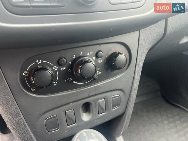 Белый Рено Логан, объемом двигателя 1.15 л и пробегом 185 тыс. км за 6500 $, фото 13 на Automoto.ua