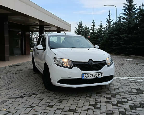 Белый Рено Логан, объемом двигателя 1.15 л и пробегом 381 тыс. км за 4200 $, фото 1 на Automoto.ua