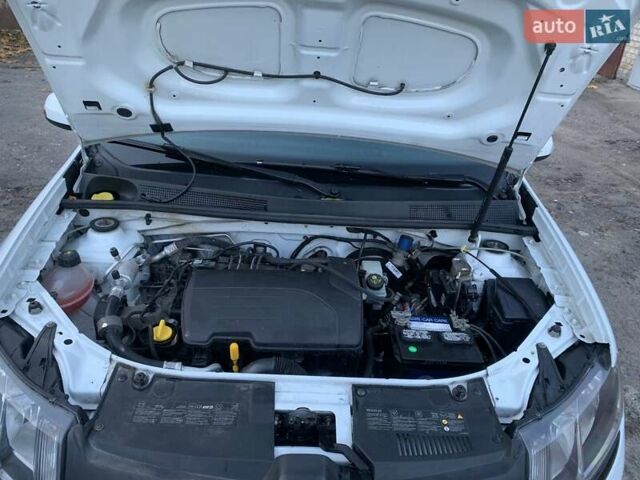 Белый Рено Логан, объемом двигателя 1.15 л и пробегом 178 тыс. км за 4450 $, фото 27 на Automoto.ua