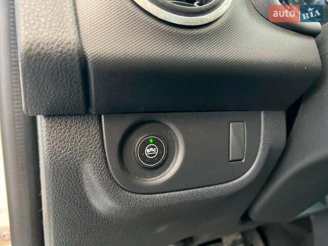 Белый Рено Логан, объемом двигателя 1.2 л и пробегом 170 тыс. км за 5890 $, фото 18 на Automoto.ua