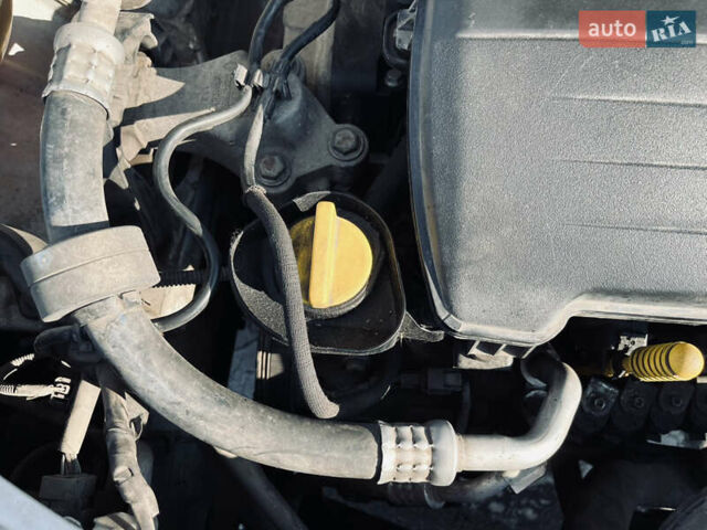 Білий Рено Логан, об'ємом двигуна 1.15 л та пробігом 153 тис. км за 5900 $, фото 28 на Automoto.ua