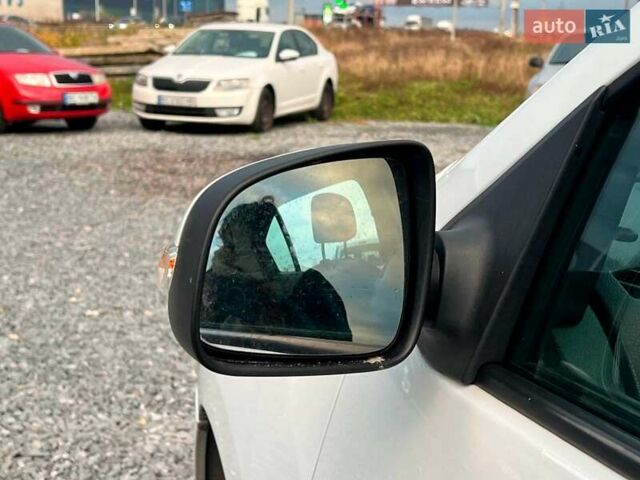 Белый Рено Логан, объемом двигателя 1.2 л и пробегом 170 тыс. км за 5890 $, фото 13 на Automoto.ua