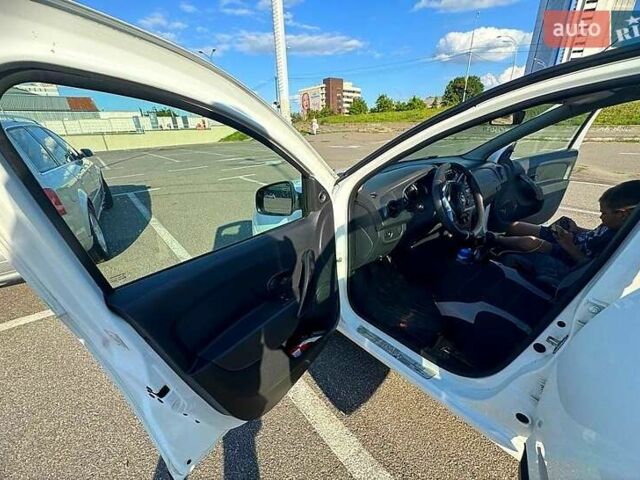 Белый Рено Логан, объемом двигателя 1.1 л и пробегом 198 тыс. км за 4400 $, фото 6 на Automoto.ua