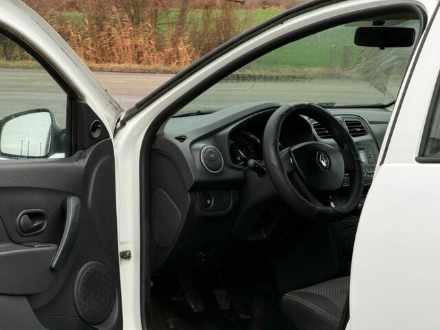 Білий Рено Логан, об'ємом двигуна 1.1 л та пробігом 305 тис. км за 3450 $, фото 10 на Automoto.ua