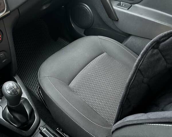 Білий Рено Логан, об'ємом двигуна 1.5 л та пробігом 127 тис. км за 7400 $, фото 38 на Automoto.ua