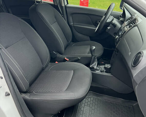 Белый Рено Логан, объемом двигателя 1.14 л и пробегом 140 тыс. км за 7950 $, фото 22 на Automoto.ua