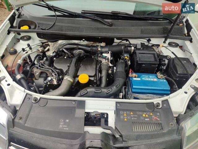 Білий Рено Логан, об'ємом двигуна 1.46 л та пробігом 240 тис. км за 6400 $, фото 4 на Automoto.ua