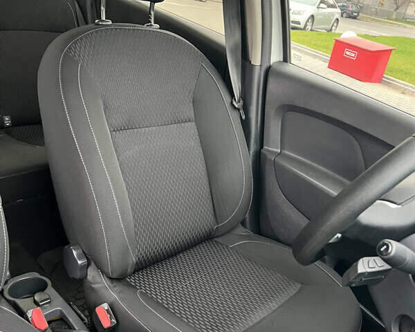 Белый Рено Логан, объемом двигателя 1.14 л и пробегом 140 тыс. км за 7950 $, фото 24 на Automoto.ua