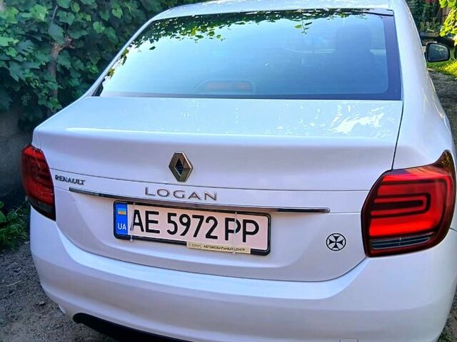 Белый Рено Логан, объемом двигателя 1.1 л и пробегом 0 тыс. км за 5500 $, фото 6 на Automoto.ua